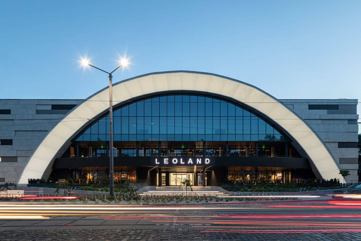 Фасад спортивно-розважального комплексу LEOLAND